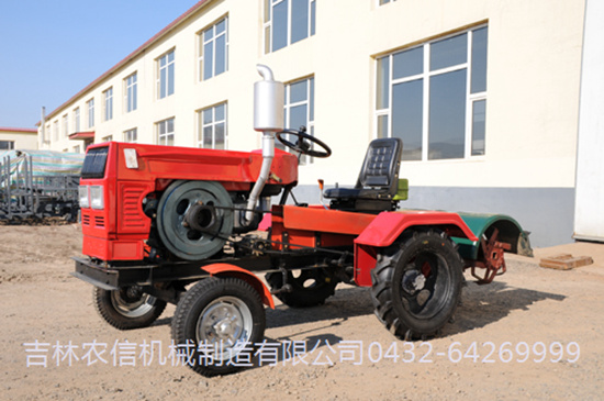 NX32型四輪拖(tuō)拉機